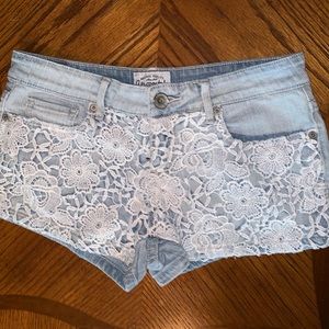 3/$10☀️ Aeropostale Jean shorts! size 0